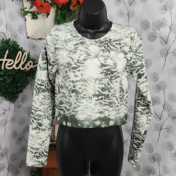 Fabletics Mari Seamless Tiger Print Crop Top | Sage Green | XS - Picture 2 of 5